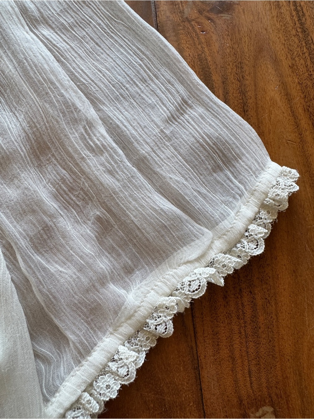 Sheer White Lace-Trim Short Sleeve Blouse - Picture 11 of 11